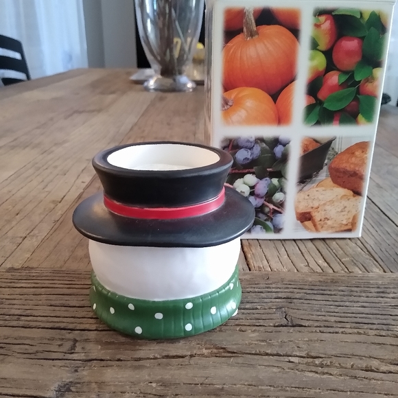 Brand new Yankee Candle Snowman Jack Frost ceramic candle holder - Picture 4 of 5